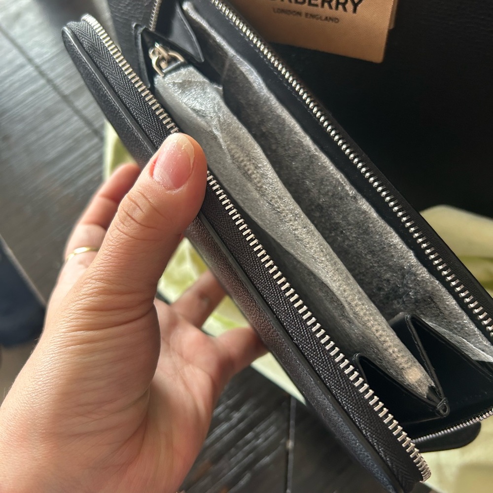 Brand new Burberry bag and wallet - Picture 8 of 11